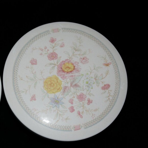 Pair of Vintage Floral Baking Dishes with Lids | Casserole Dishes - Picture 4 of 6